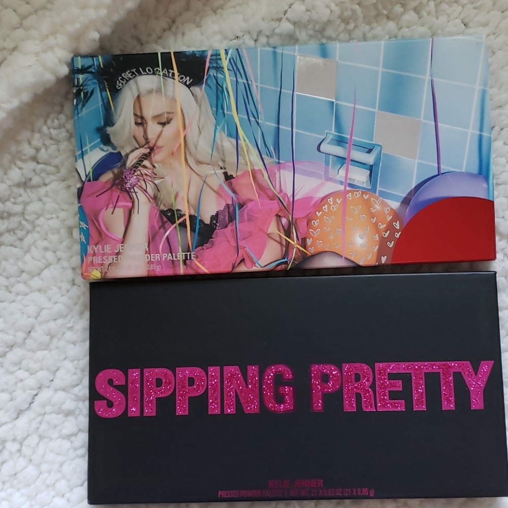 Kylie Jenner Sipping Pretty Pressed Powder Palette